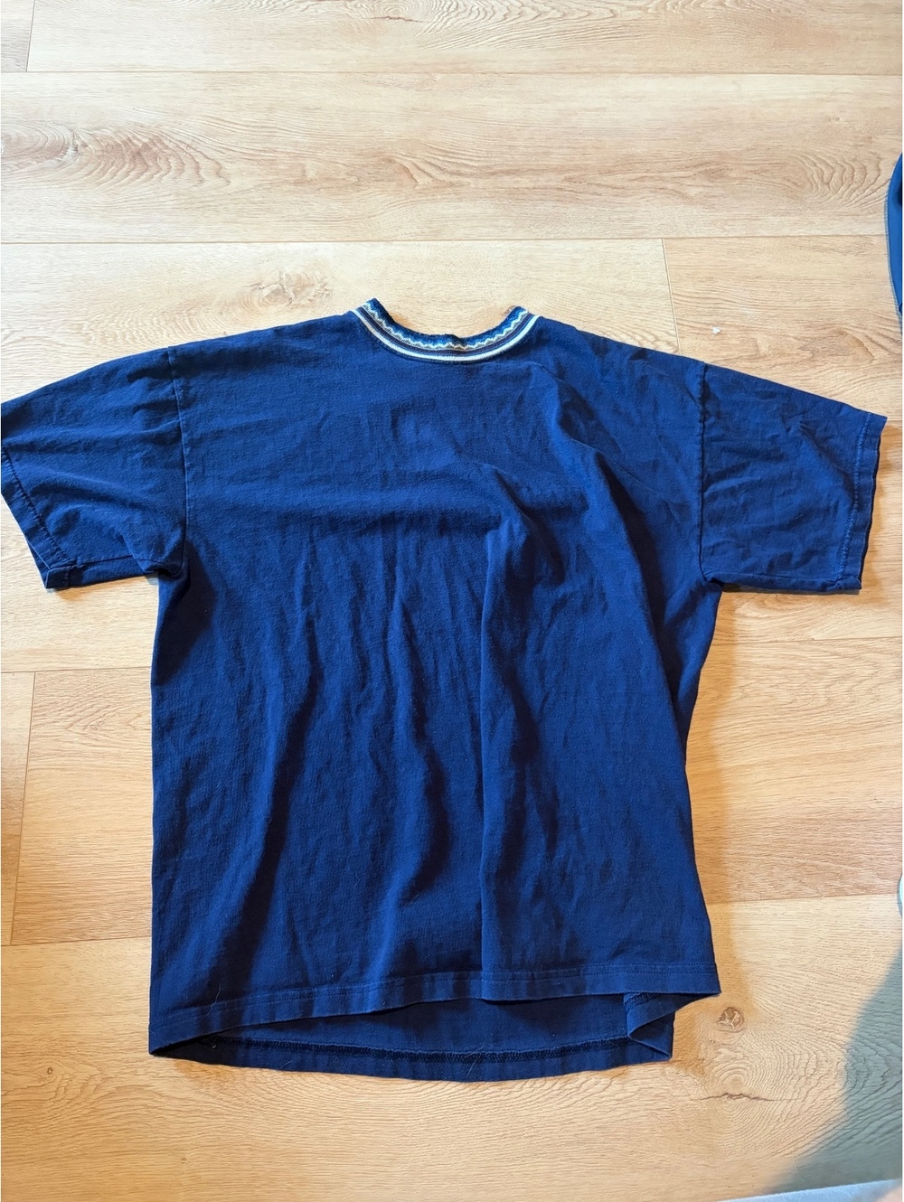 ugg style shirt size m fits s